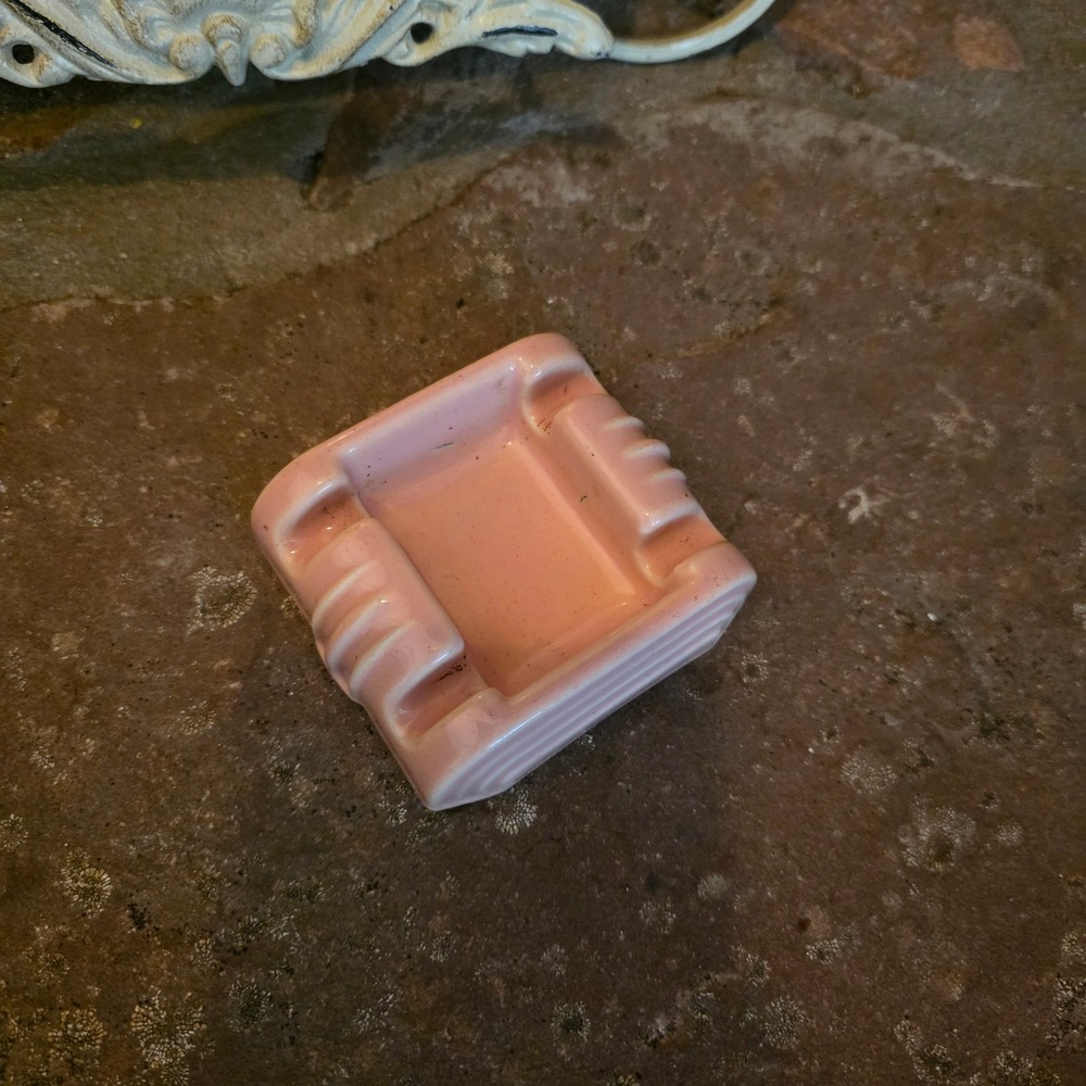 Vintage MCM Never-Spill Pink Ashtray Art Deco Harry Sanders Milwaukee Wisconsin - Picture 3 of 7